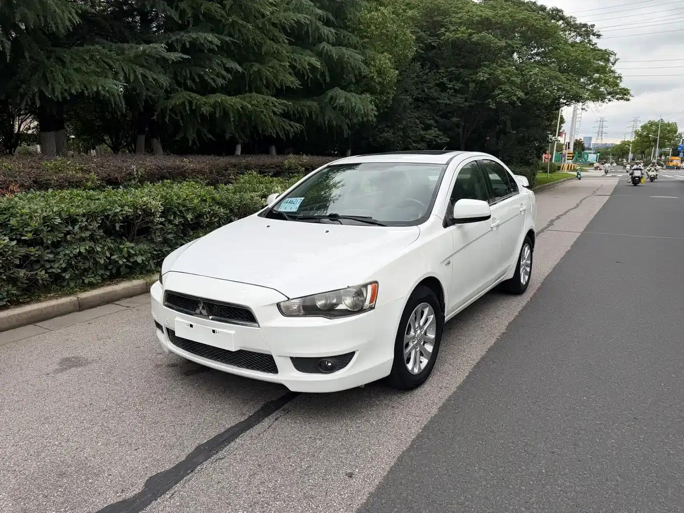 Lancer EX 2012 Lunar New Year Edition 1.8L CVT Comfort — миниатюра 1