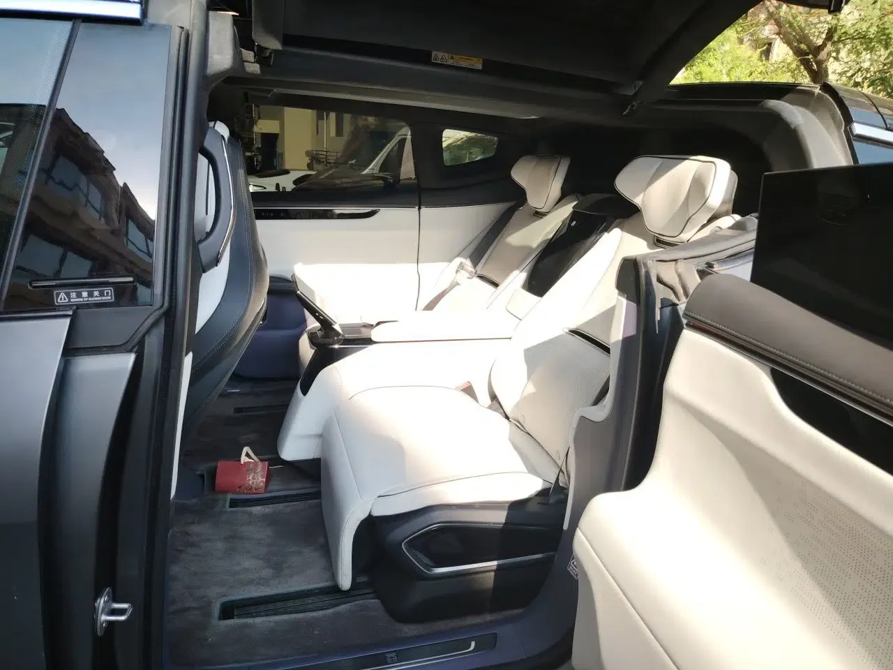 HiPhi X 2021 Founder Edition 4-Seater — миниатюра 17