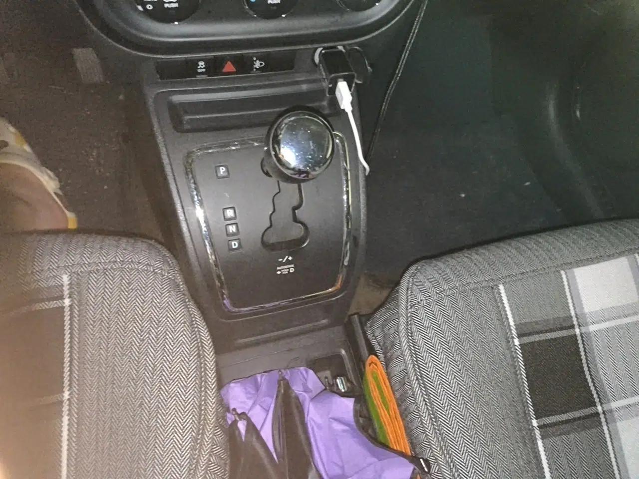 Jeep Patriot 2014 2.4L Sport Edition — миниатюра 14