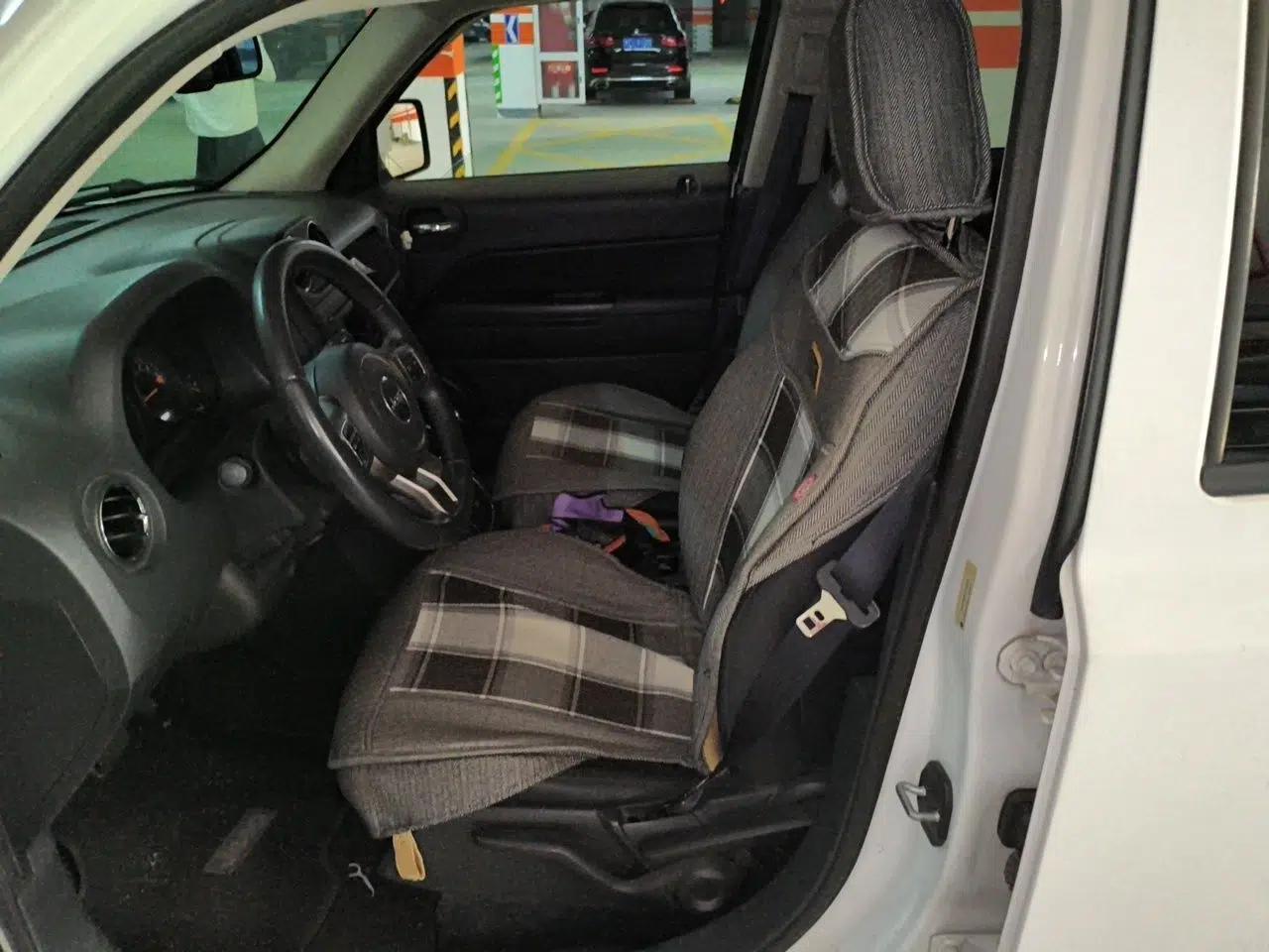 Jeep Patriot 2014 2.4L Sport Edition — миниатюра 15