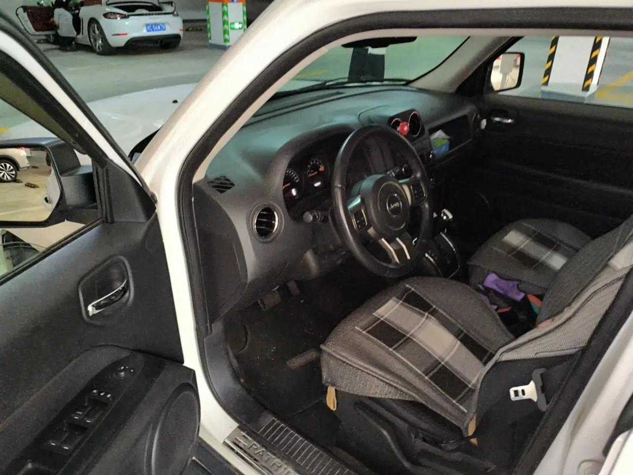 Jeep Patriot 2014 2.4L Sport Edition — миниатюра 16