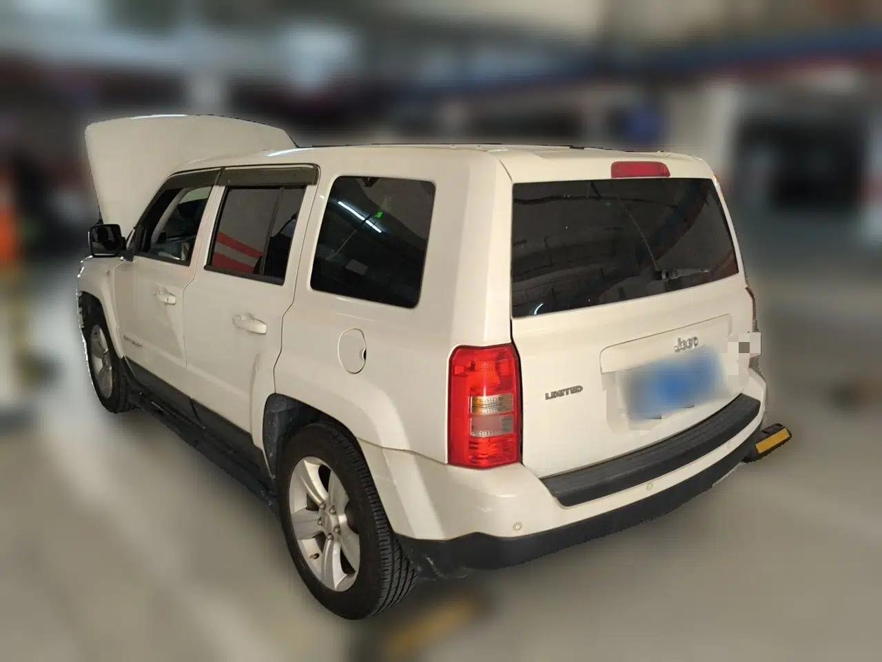 Jeep Patriot 2014 2.4L Sport Edition — миниатюра 4