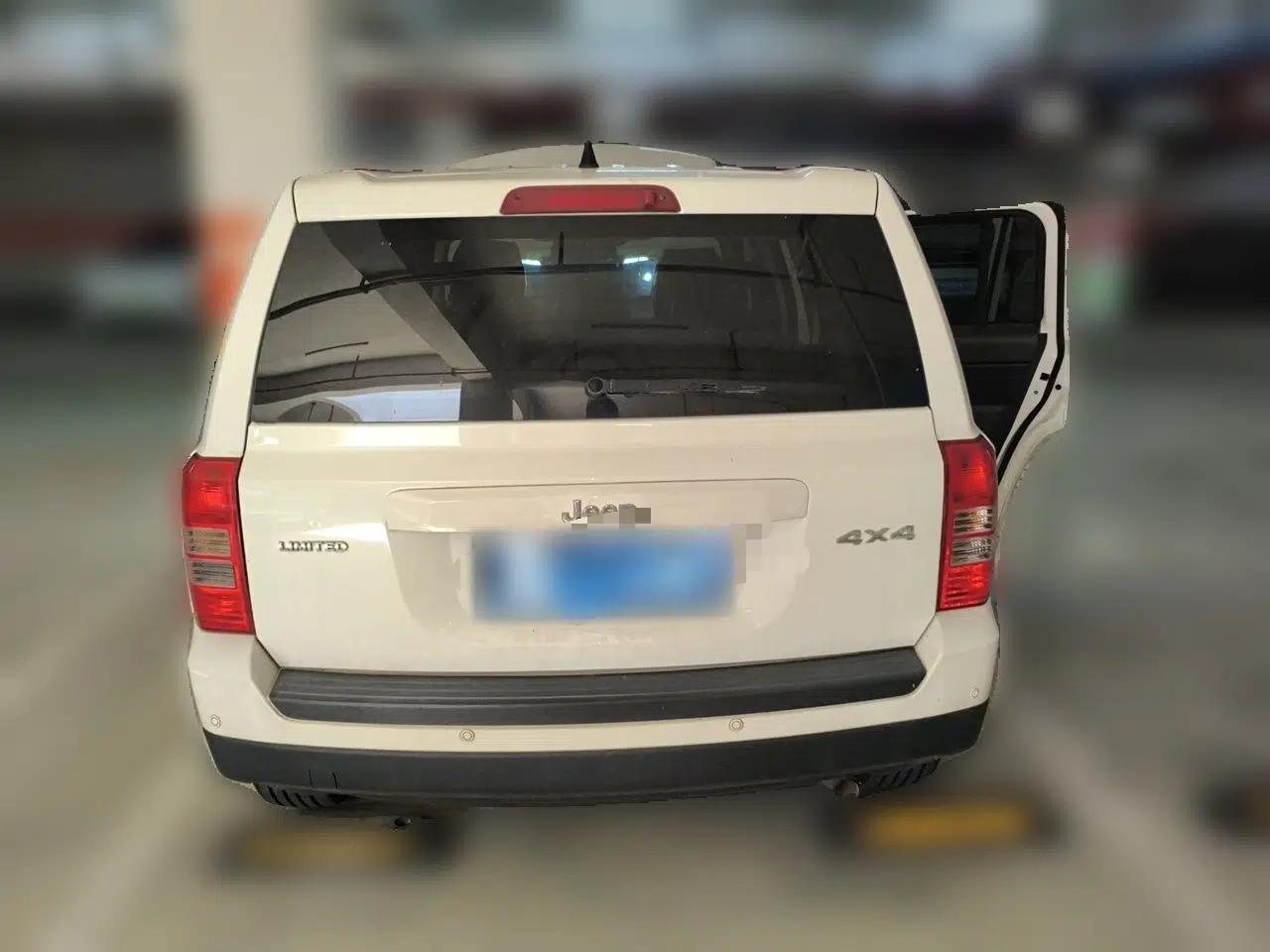 Jeep Patriot 2014 2.4L Sport Edition — миниатюра 5