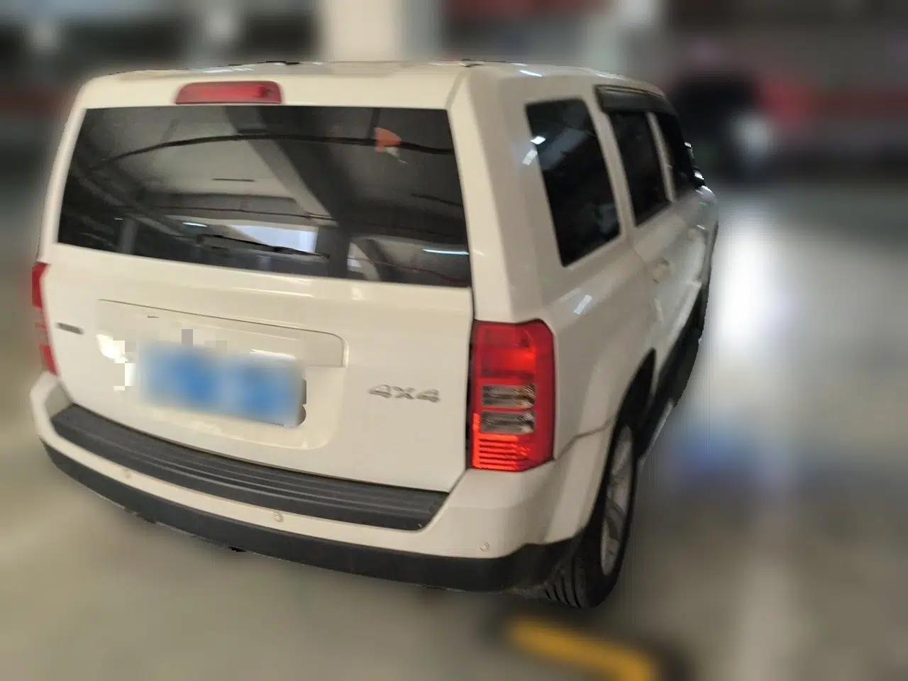 Jeep Patriot 2014 2.4L Sport Edition — миниатюра 6