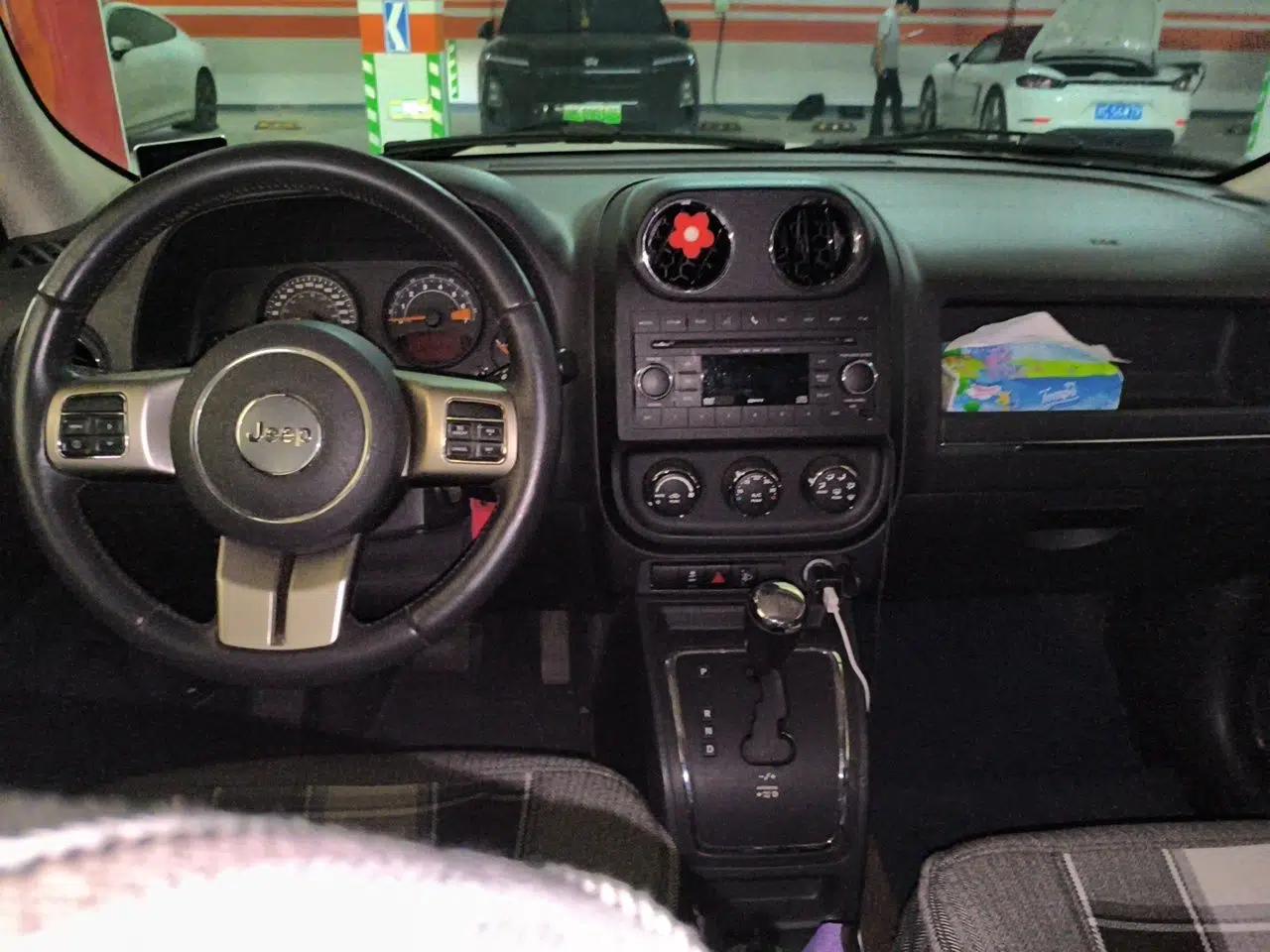 Jeep Patriot 2014 2.4L Sport Edition — миниатюра 9