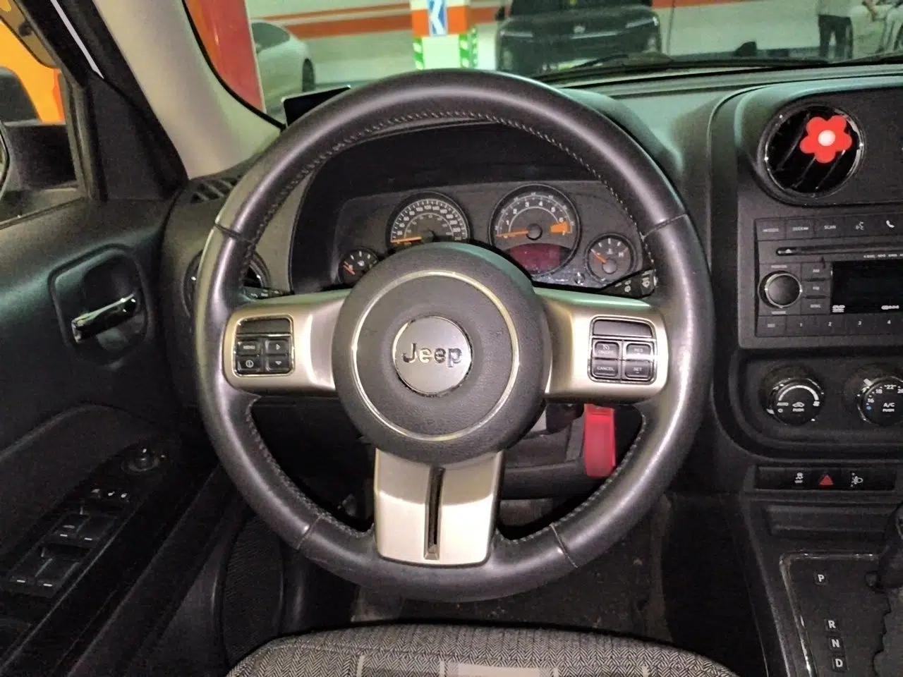 Jeep Patriot 2014 2.4L Sport Edition — миниатюра 10