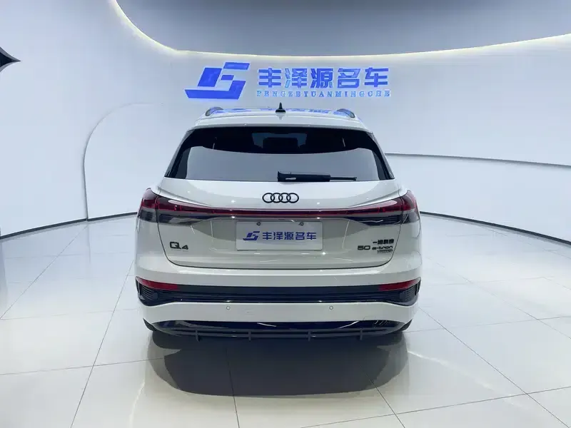 2024 Audi Q4 e-tron 50 e-tron quattro Trailblazer Night Edition — миниатюра 4