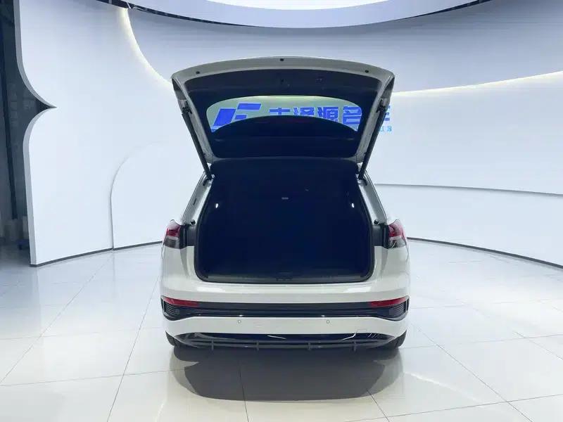 2024 Audi Q4 e-tron 50 e-tron quattro Trailblazer Night Edition — миниатюра 7