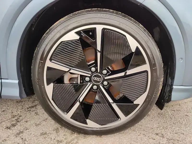 Audi Q4 e-tron 2023 50 e-tron quattro Premium Edition — миниатюра 17