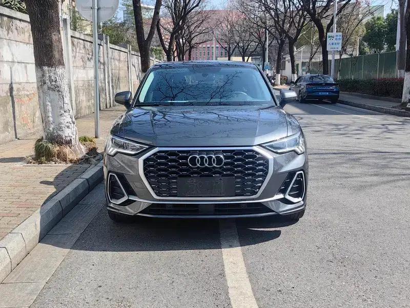 Audi Q3 Sportback 2020 40 TFSI Fashion Edition — миниатюра 2