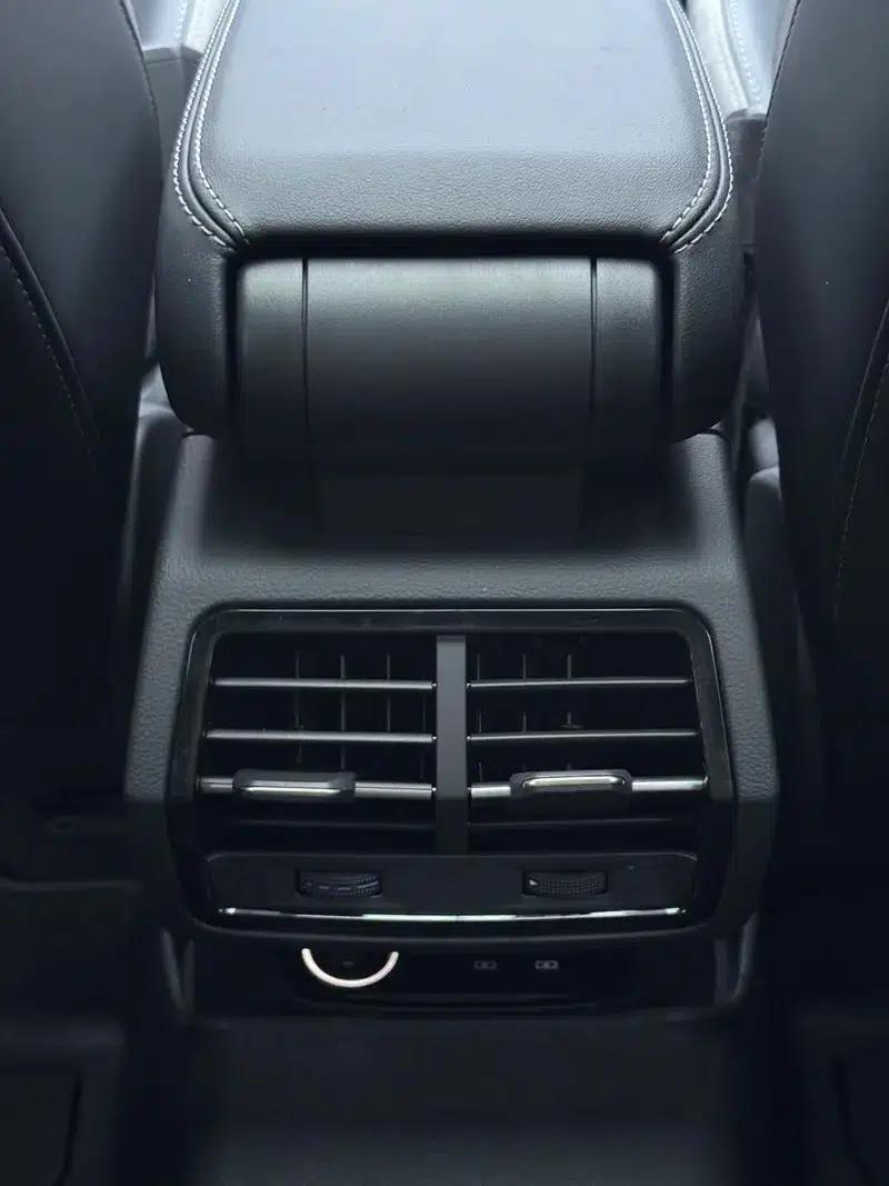 Audi Q3 Sportback 2025 quattro 45th Anniversary Edition 40 TFSI RS Package (Sports Model) — миниатюра 11
