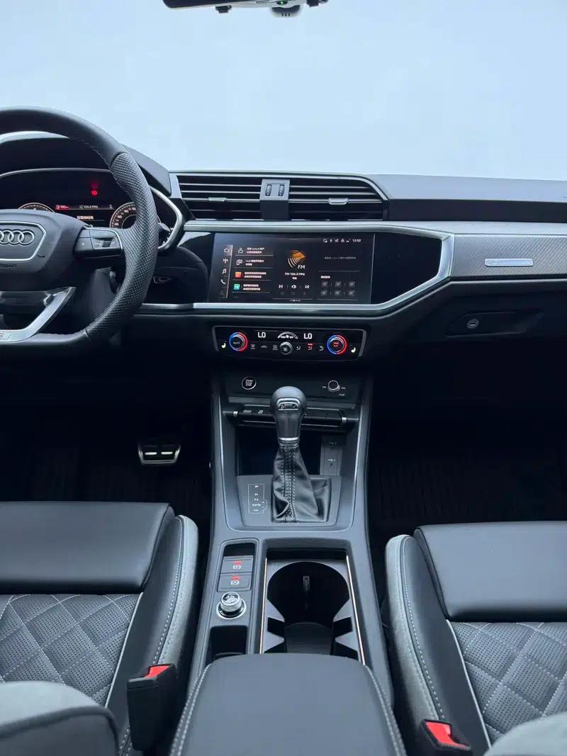 Audi Q3 Sportback 2025 quattro 45th Anniversary Edition 40 TFSI RS Package (Sports Model) — миниатюра 12