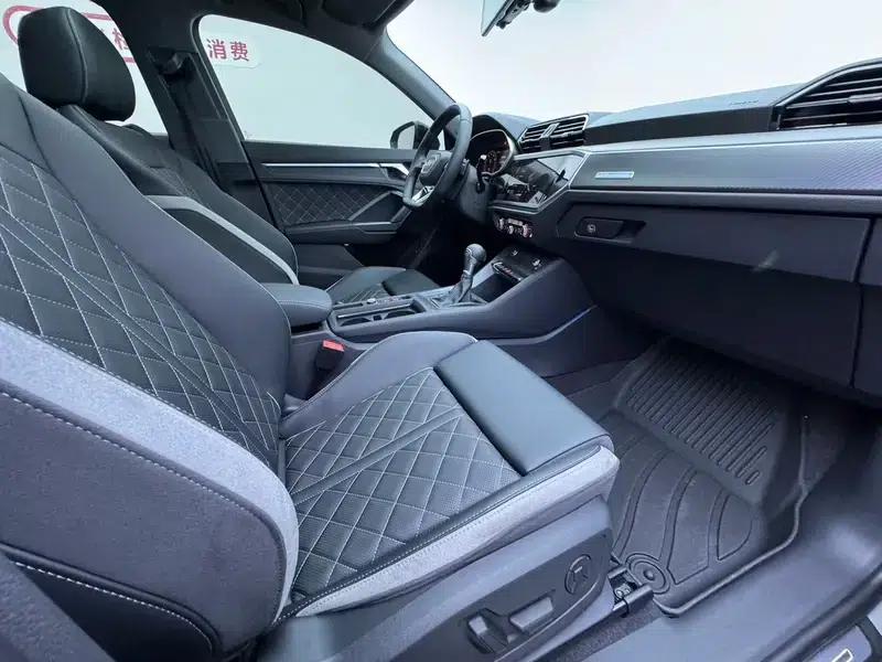 Audi Q3 Sportback 2025 quattro 45th Anniversary Edition 40 TFSI RS Package (Sports Model) — миниатюра 19