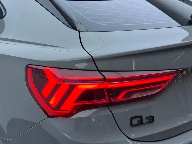 Audi Q3 Sportback 2025 quattro 45th Anniversary Edition 40 TFSI RS Package (Sports Model) — миниатюра 9