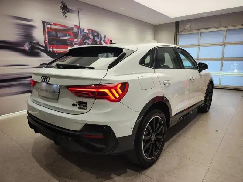 Audi Q3 Sportback 2023 Facelift 45 TFSI quattro Luxury — миниатюра 4