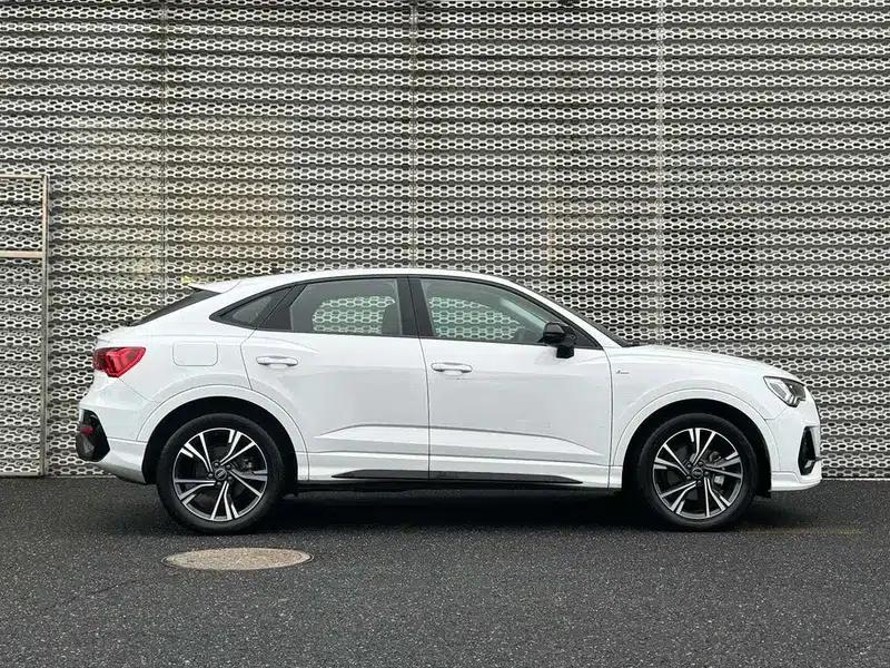 Audi Q3 Sportback 2023 Facelift 40 TFSI Fashion Model — миниатюра 6