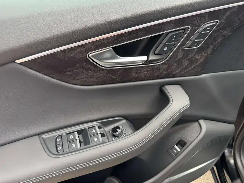 Audi Q8 2024 55 TFSI Luxury Dynamic — миниатюра 27