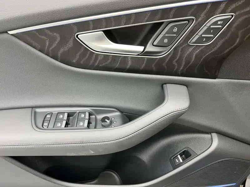 Audi Q8 2023 55 TFSI Luxury Dynamic — миниатюра 34