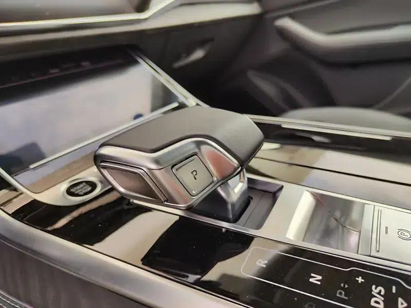 Audi Q8 2024 55 TFSI Luxury Dynamic — миниатюра 28