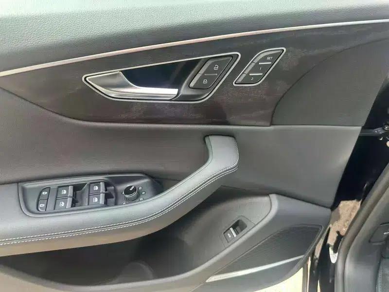 Audi Q8 2024 55 TFSI Luxury Dynamic — миниатюра 24