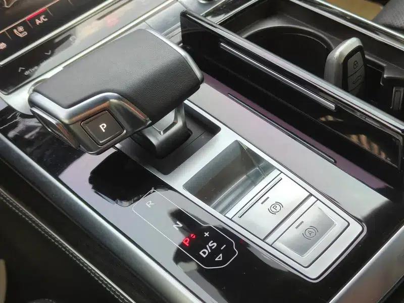 Audi Q8 2021 55 TFSI Premium Dynamic Edition — миниатюра 9