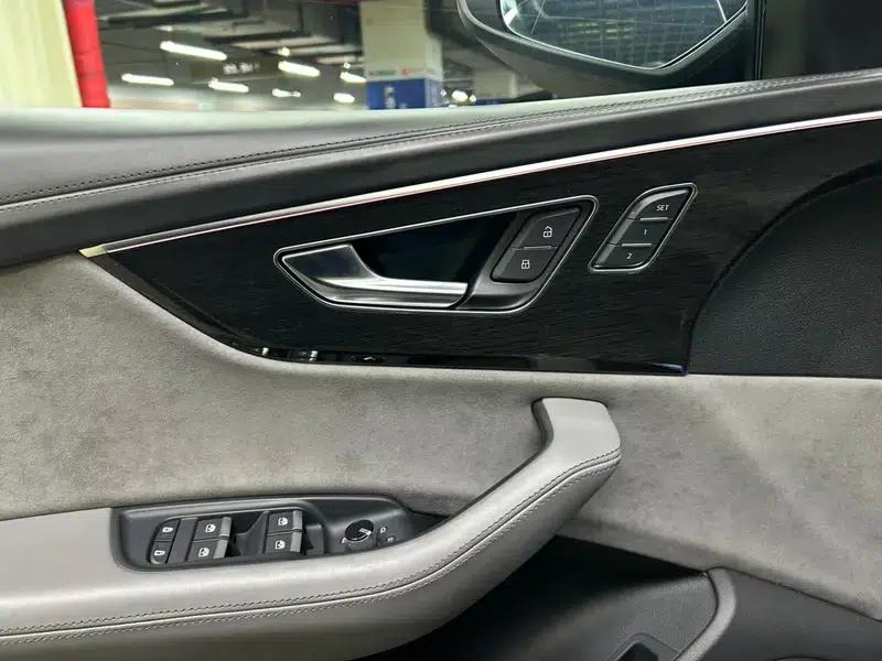 Audi Q8 2021 55 TFSI Premium Dynamic Edition — миниатюра 30