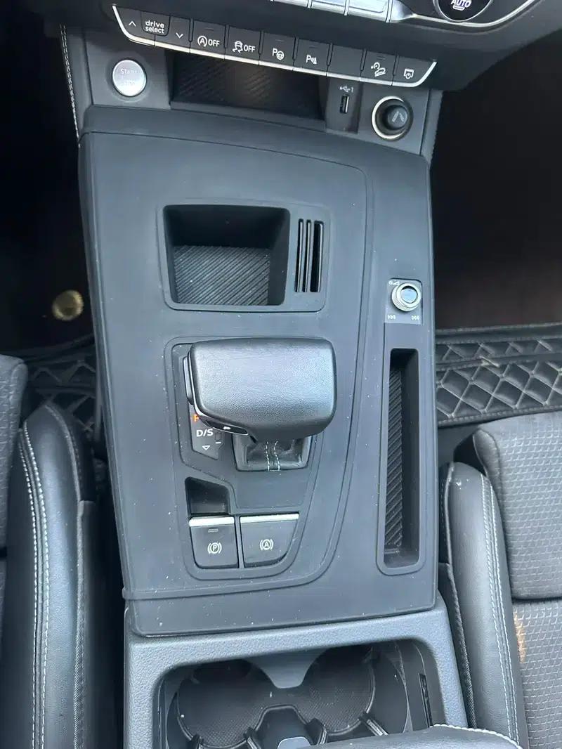 Audi Q5L Sportback 2023 40 TFSI Ice and Snow Sport Edition — миниатюра 9