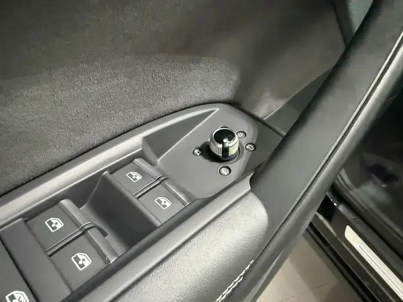 Audi Q5L Sportback 2023 40 TFSI Luxury — миниатюра 23