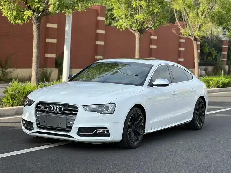 2012 Audi S5 3.0T Sportback — миниатюра 1