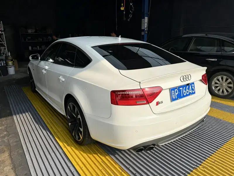 2010 Audi S5 3.0T Sportback — миниатюра 4