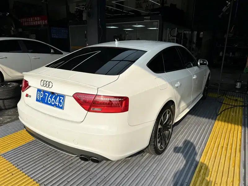 2010 Audi S5 3.0T Sportback — миниатюра 5