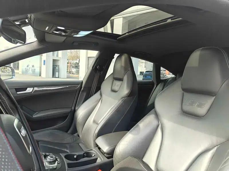 2010 Audi S5 3.0T Sportback — миниатюра 12