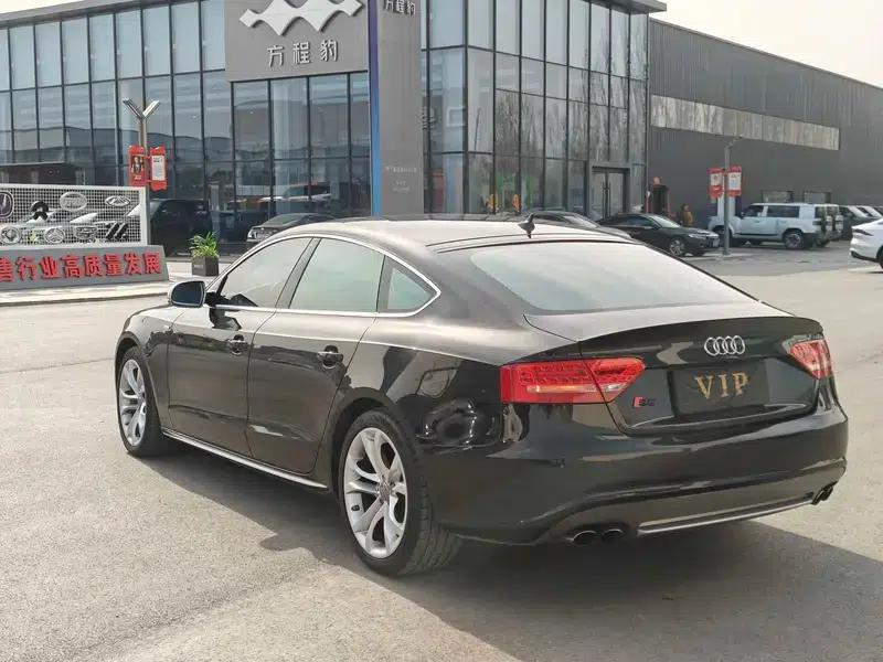 2010 Audi S5 3.0T Sportback — миниатюра 4