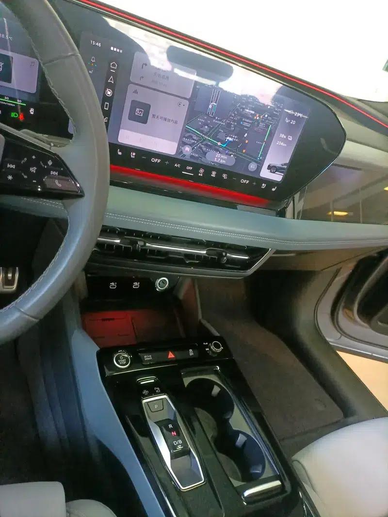 Audi Q6L e-tron 2026 First Edition — миниатюра 10