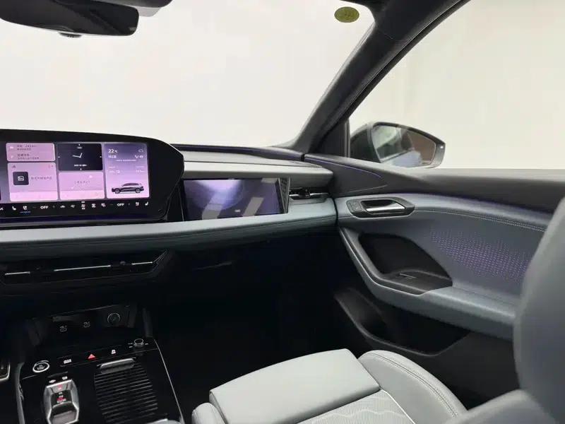 Audi Q6L e-tron 2026 First Edition — миниатюра 17