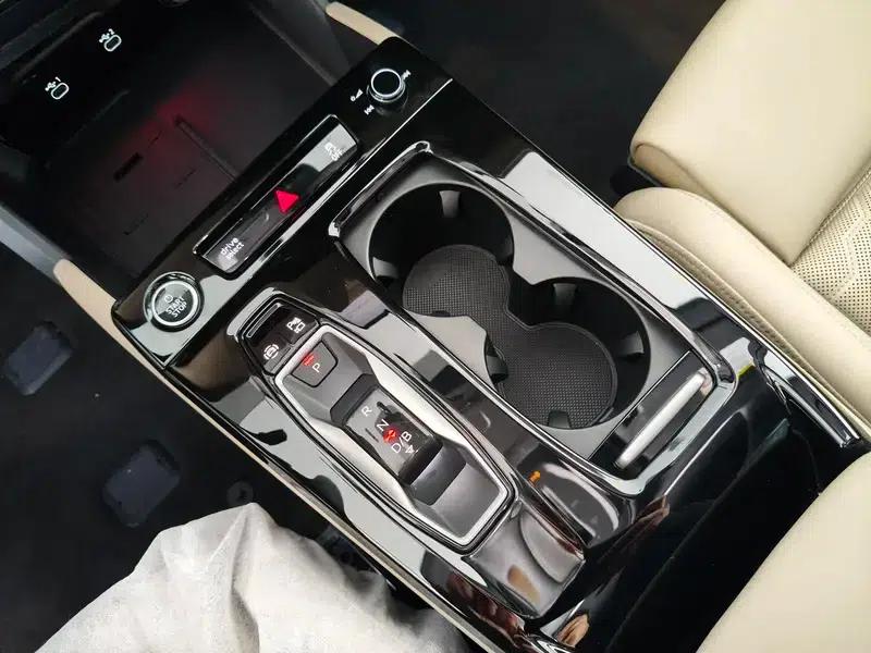 Audi Q6L e-tron 2026 First Edition — миниатюра 16