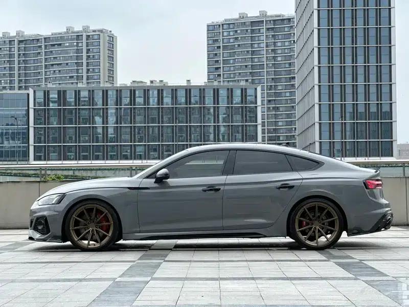 Audi RS 5 2023 2.9T Sportback Dark Gold Edition — миниатюра 4