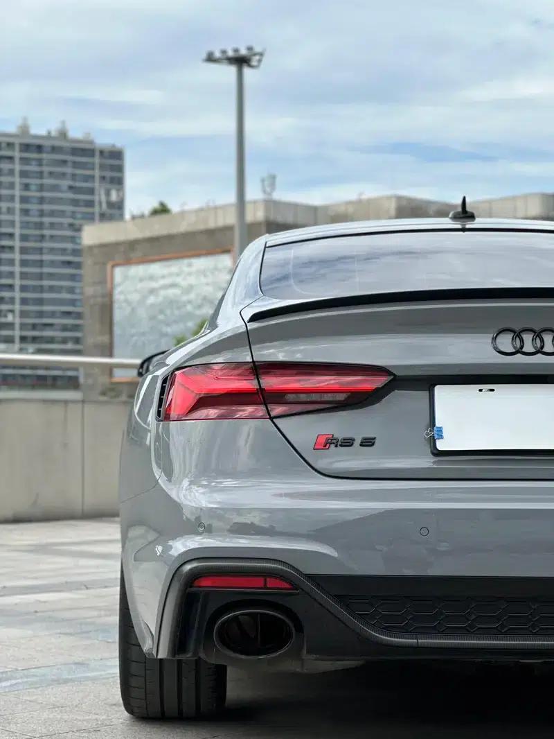 Audi RS 5 2022 2.9T Sportback Dark Gold Edition — миниатюра 10