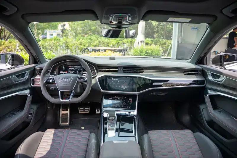 2025 Audi RS 6 Avant GT — миниатюра 10
