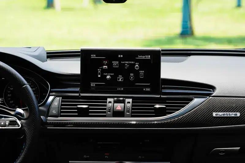 Audi RS 6 2018 4.0T Avant Limited Edition — миниатюра 12