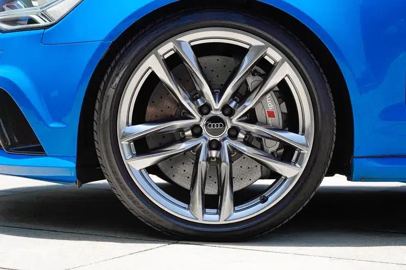 Audi RS 6 2018 4.0T Avant Limited Edition — миниатюра 15