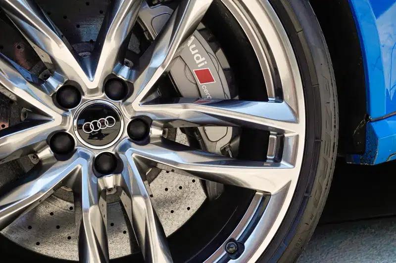 Audi RS 6 2018 4.0T Avant Limited Edition — миниатюра 23