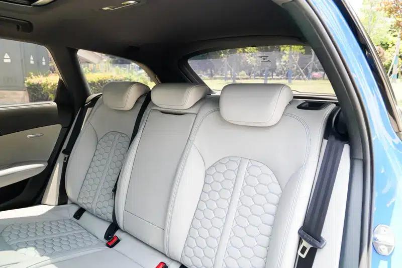 Audi RS 6 2018 4.0T Avant Limited Edition — миниатюра 35