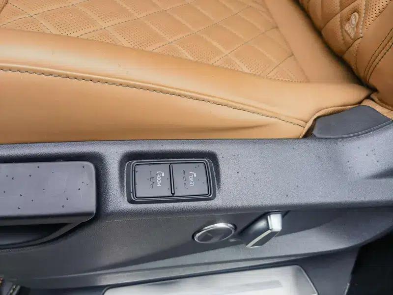 Audi Q6 2024 45TFSI quattro Qiyun Edition Yulin Package 6-seater — миниатюра 7