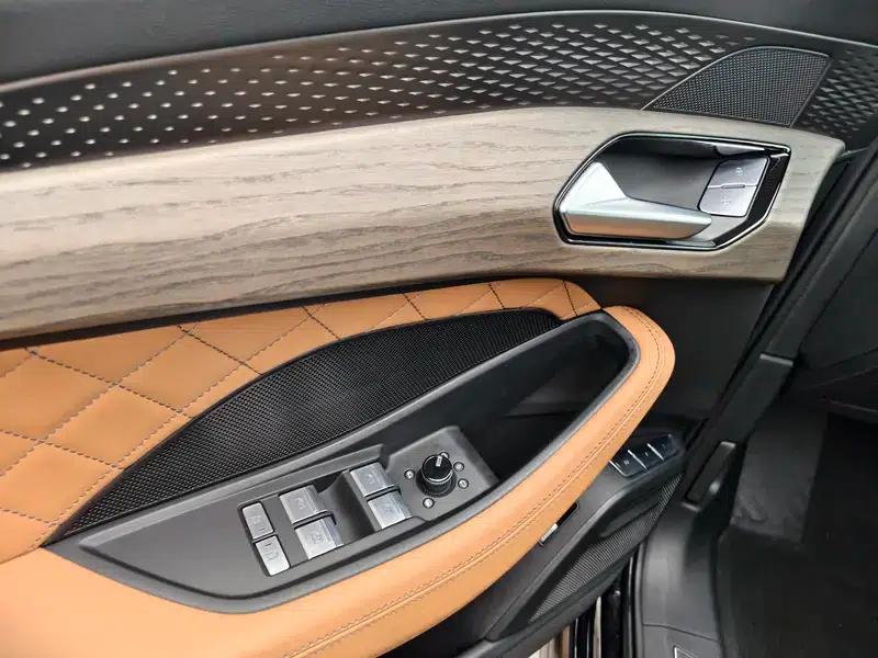Audi Q6 2024 45TFSI quattro Qiyun Edition Yulin Package 6-seater — миниатюра 9