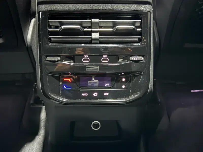 Audi Q6 2023 45TFSI quattro Qiyun Light Flying Rider Package — миниатюра 12