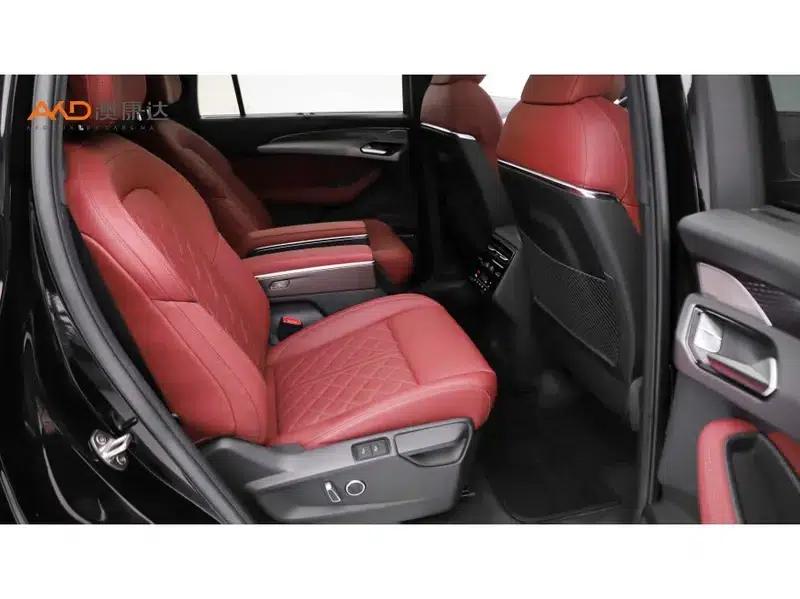 Audi Q6 2023 45TFSI quattro Black Knight Edition Light Flying Rider Package — миниатюра 8