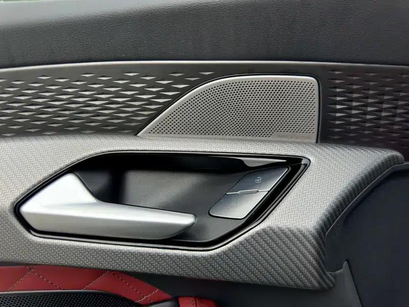 Audi Q6 2024 45TFSI quattro Black Knight Edition Flying Rider Package 7-seater — миниатюра 12