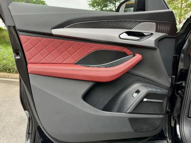 Audi Q6 2024 45TFSI quattro Black Knight Edition Flying Rider Package 7-seater — миниатюра 14