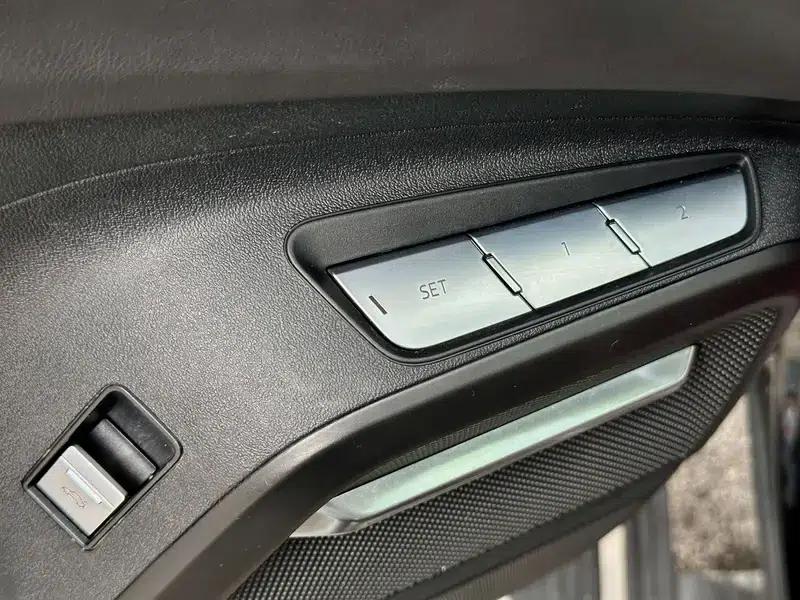 Audi Q6 2024 45TFSI quattro Black Knight Edition Flying Rider Package 7-seater — миниатюра 15